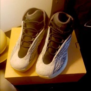 Kids Quantum Yeezy shoes